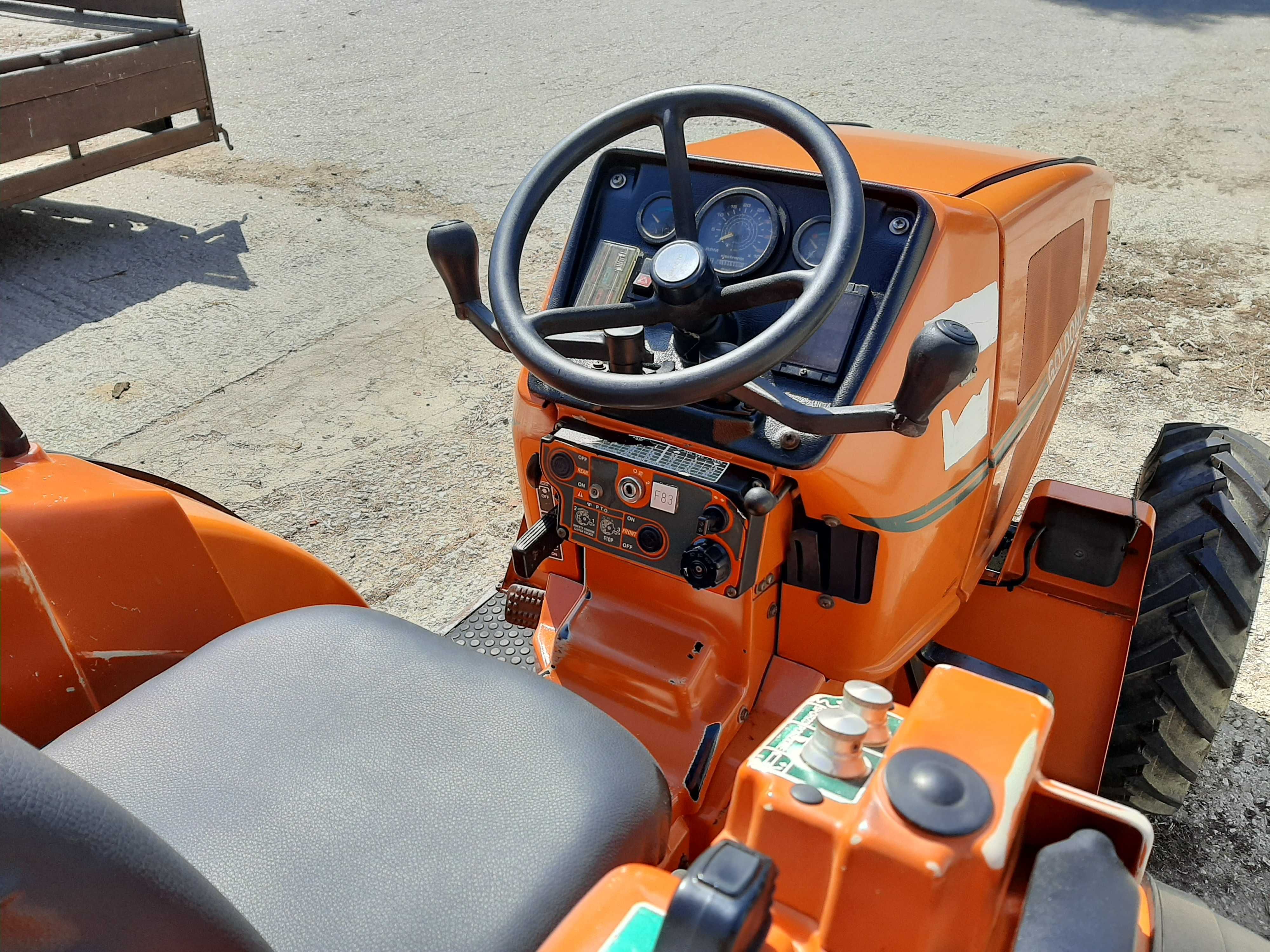 Trator agrícola com alfaias