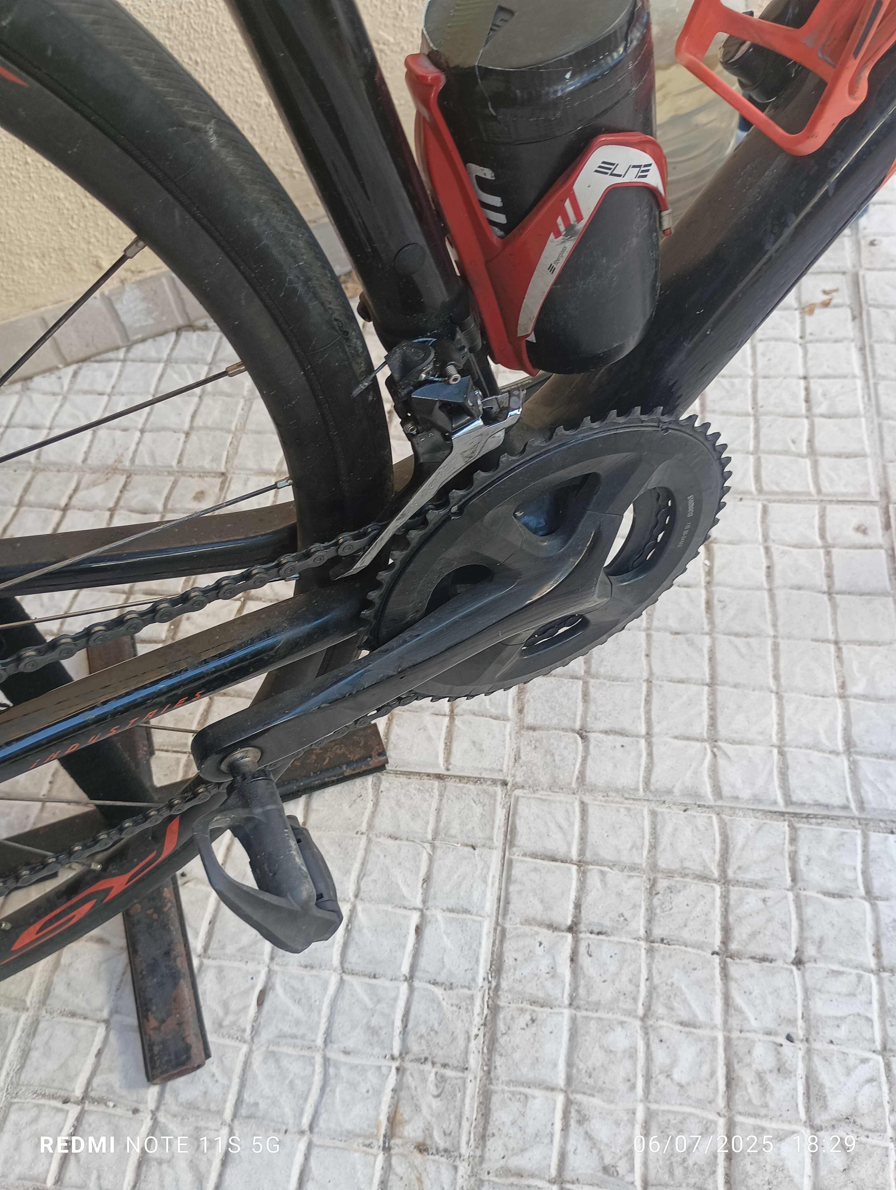 Bicicleta de estrada em carbono