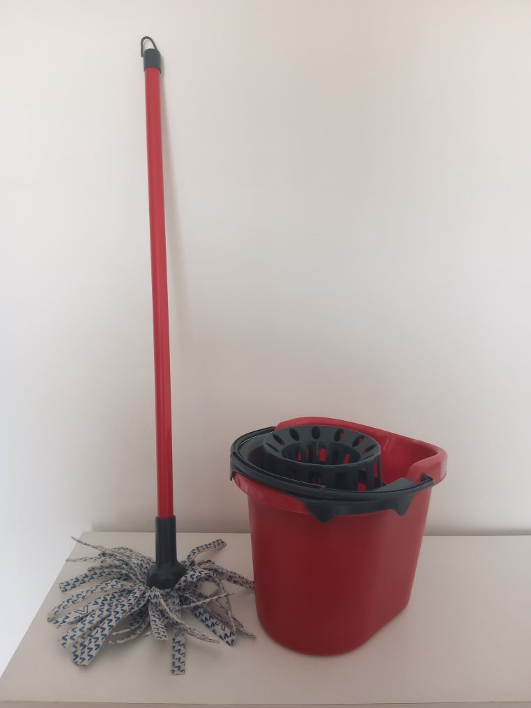 Brinquedo Pequeno balde com esfregona 16cm