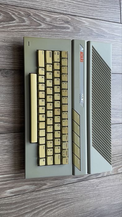 Stary komputer Atari 65 XE