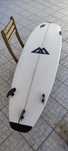 Prancha de surf c/ 3 quilhas + fato de surf