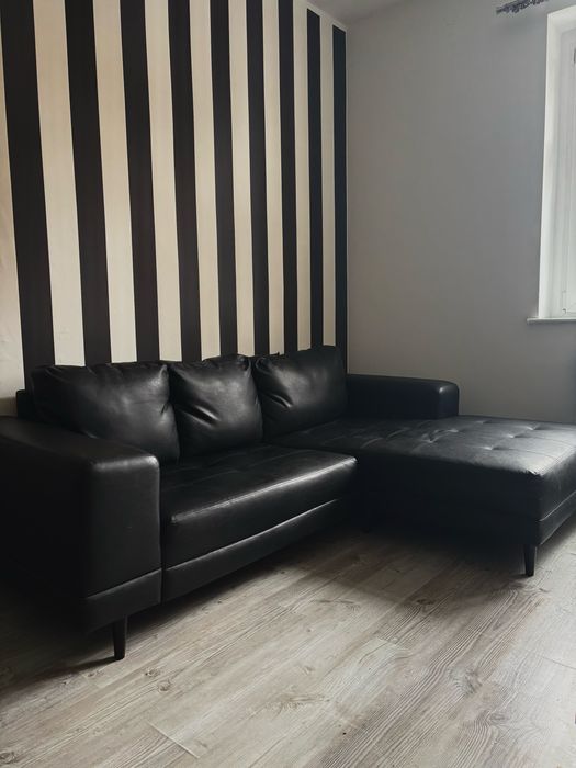 Stylowy czarny narożnik skórzany- nowoczesny, wygodny i elegancki