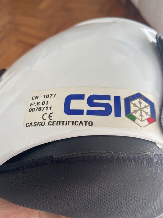 Capacete branco de ski com 2 viseiras