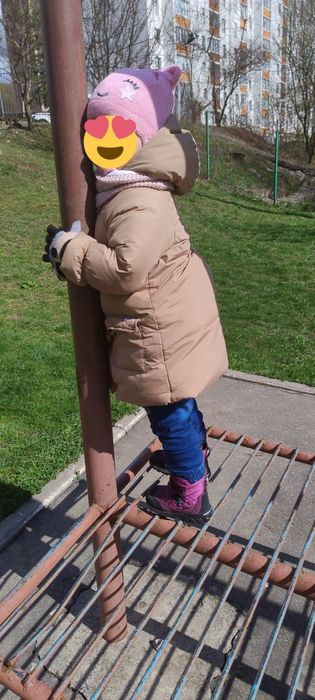 Дитячий пуховик.