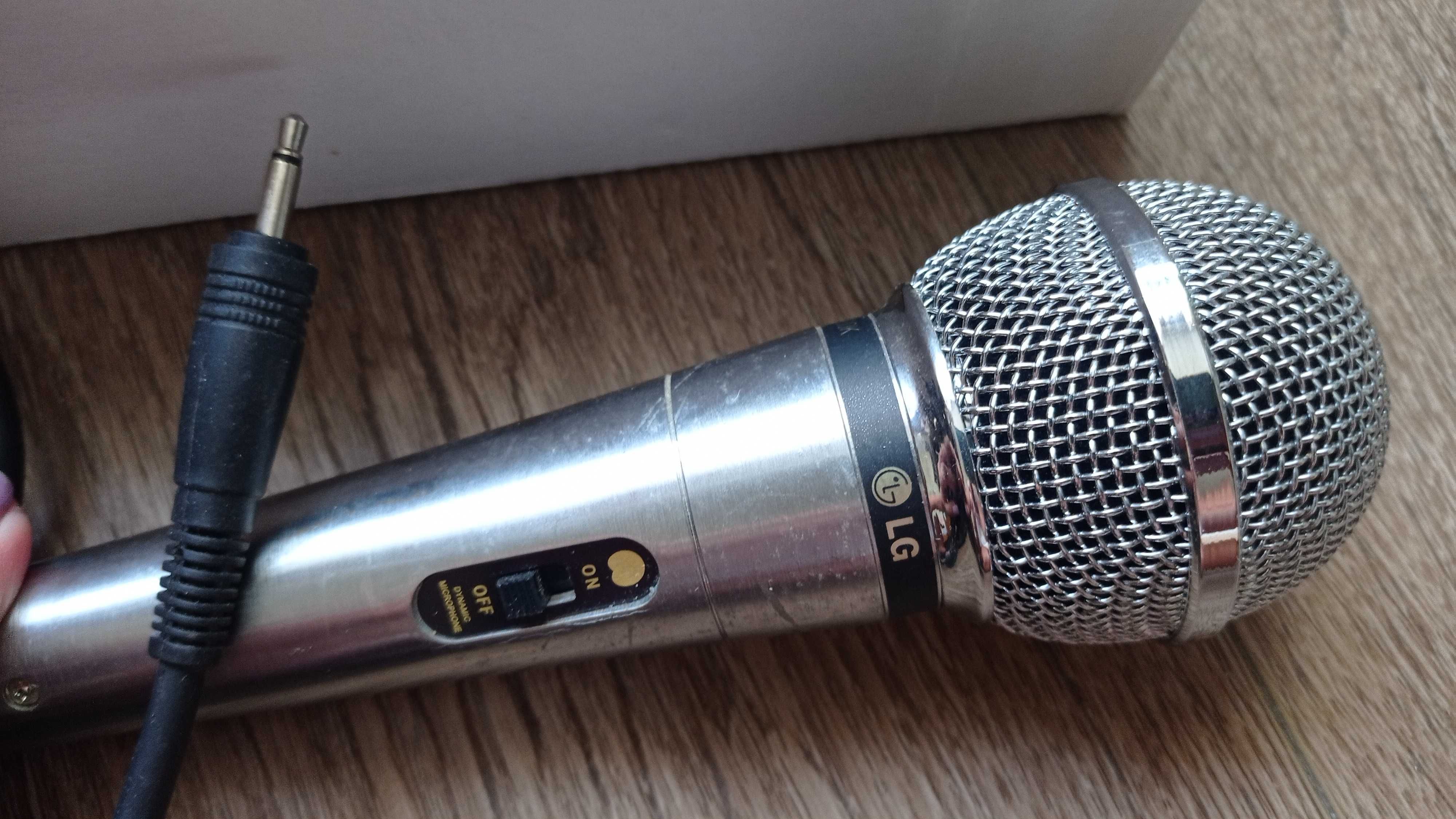 Микрофон LG acc-m900k для караоке / 3,5 мм / шнур 5 м