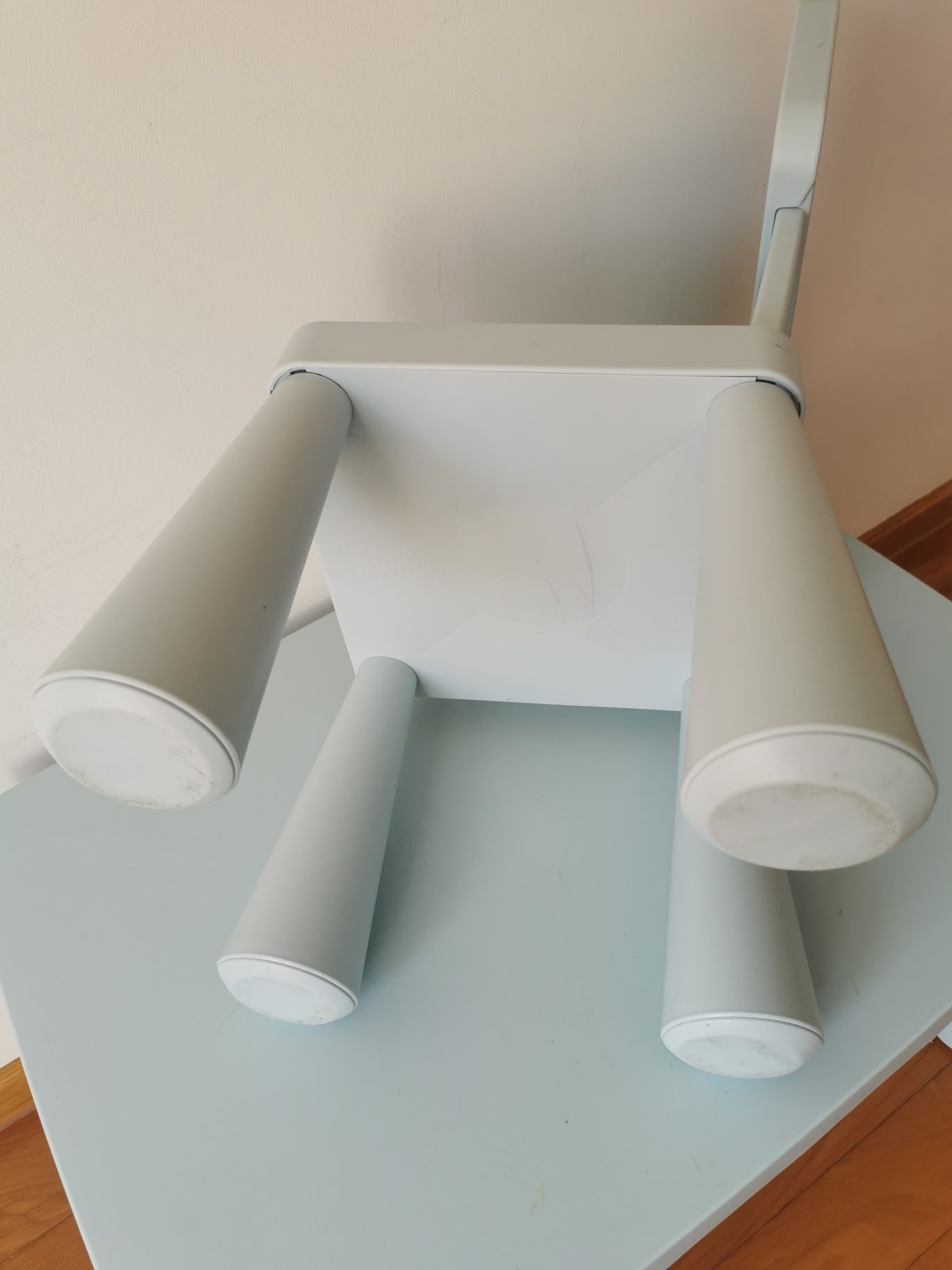 Mesa + cadeira azul IKEA