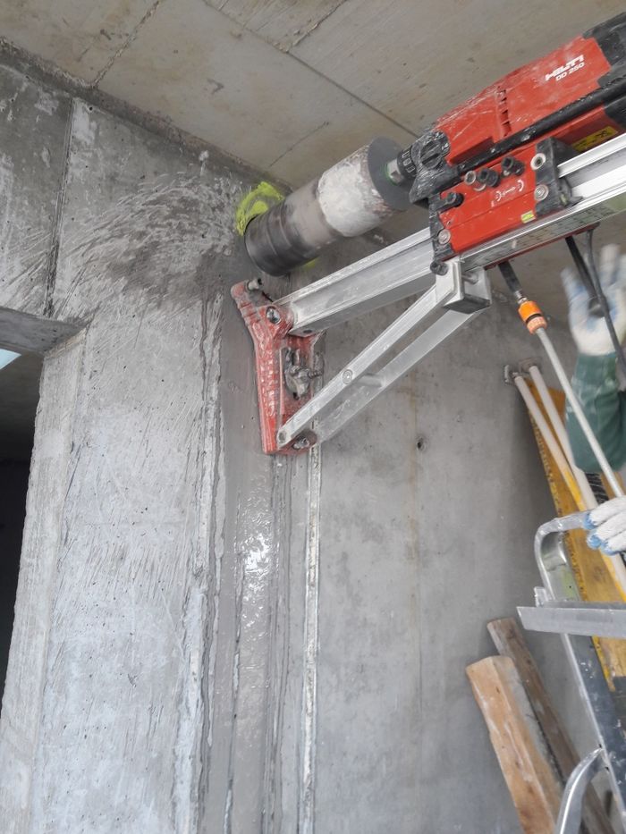 Wiercenie otworow. Przewierty w betonie.ciecie betonu.Wiertnica.Hilti.
