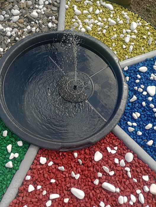 Фонтан садовий на сонячній панелі