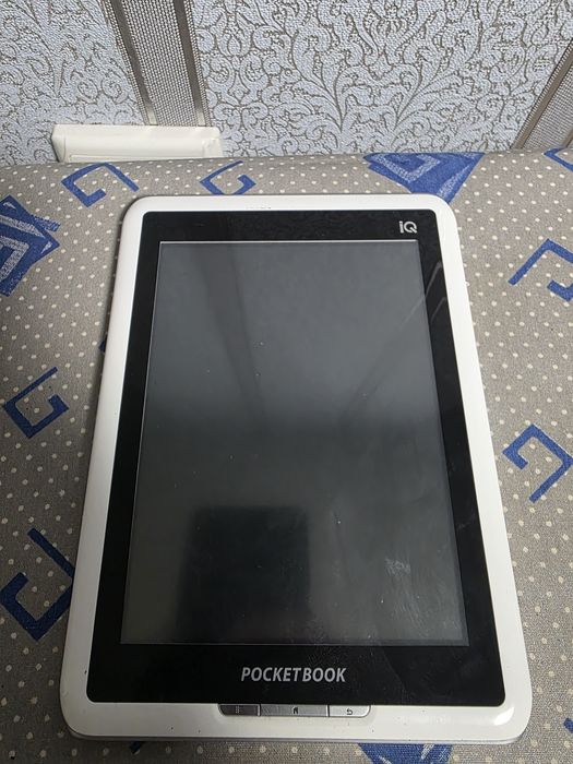 Продам электронную книгу Pocketbook  IQ 701 (Не включается)