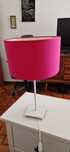 Candeeiro de cabeceira rosa da 'DONAEUR Design'