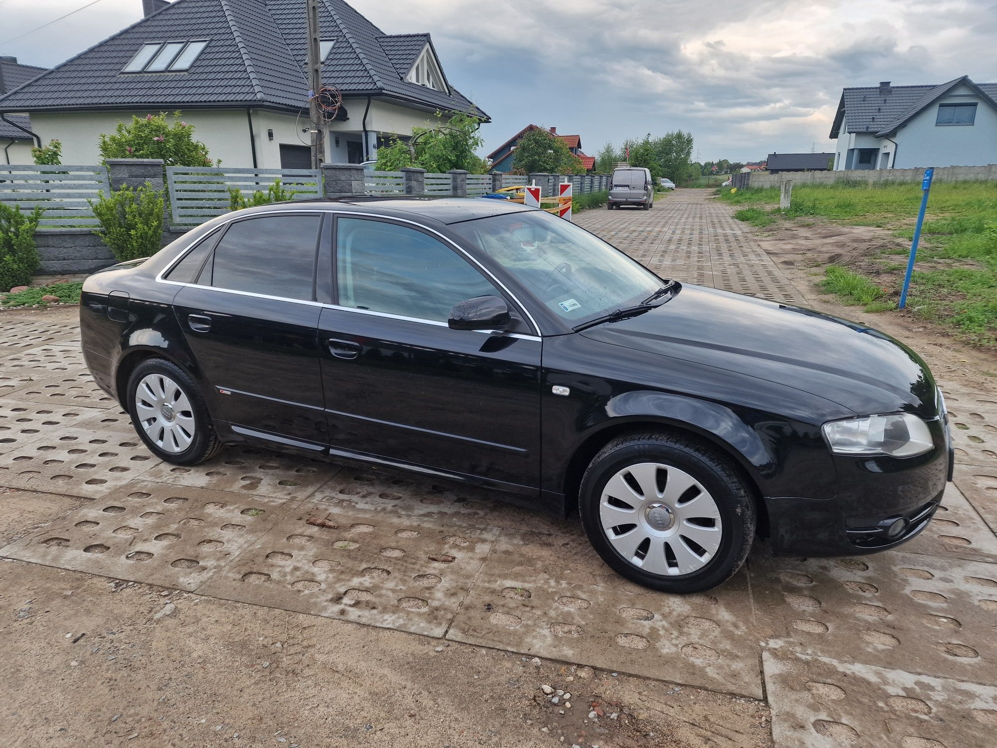 Audi a4 B7 S-line 2.0b_1 właściciel_stan BDB