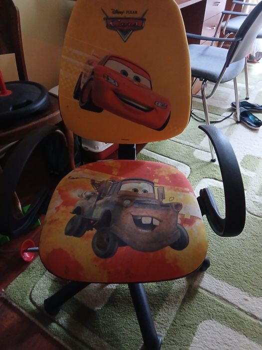 Стілець на колесиках