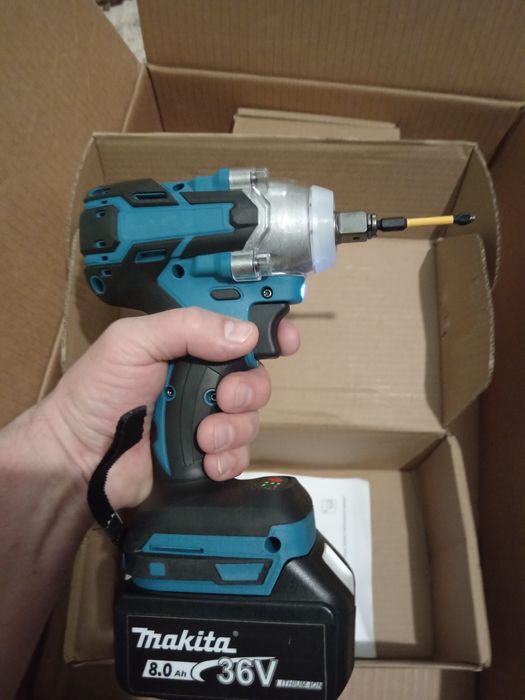 Гайковерт. Імпакт.Зарядне 18-36 макіта.