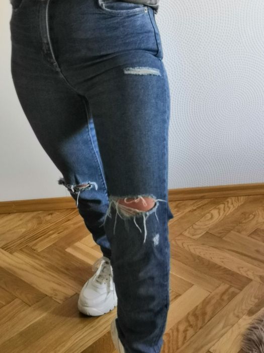 Spodnie jeansowe z dziurami stradivarius