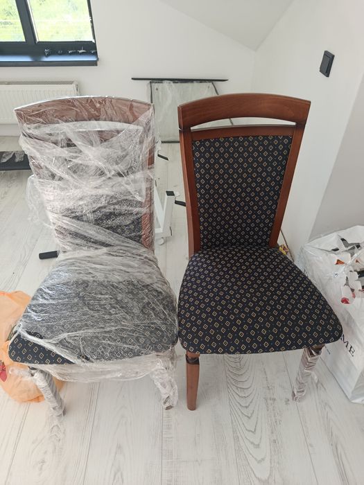 Продам два стільці з натурального дерева