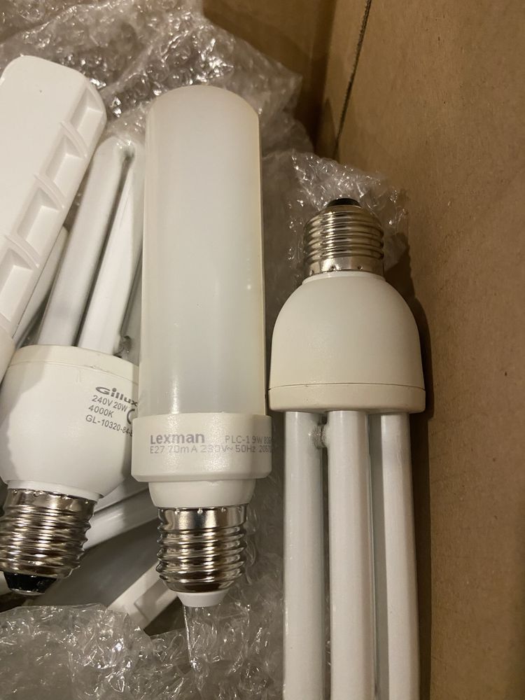 Lampadas várias caixa para desocupar