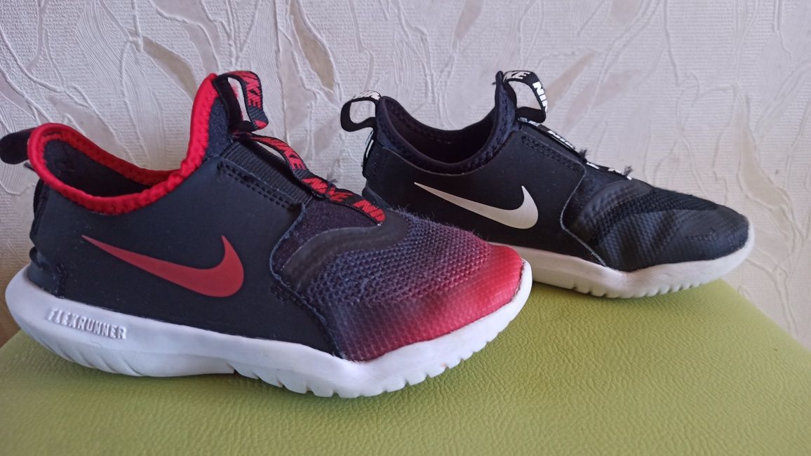 Buty sportowe wsuwane chłopięce NIKE Flex Runner rozm. 30 wkł. 19,5cm