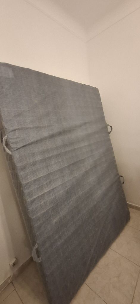 Cama estrado baixo e colchao