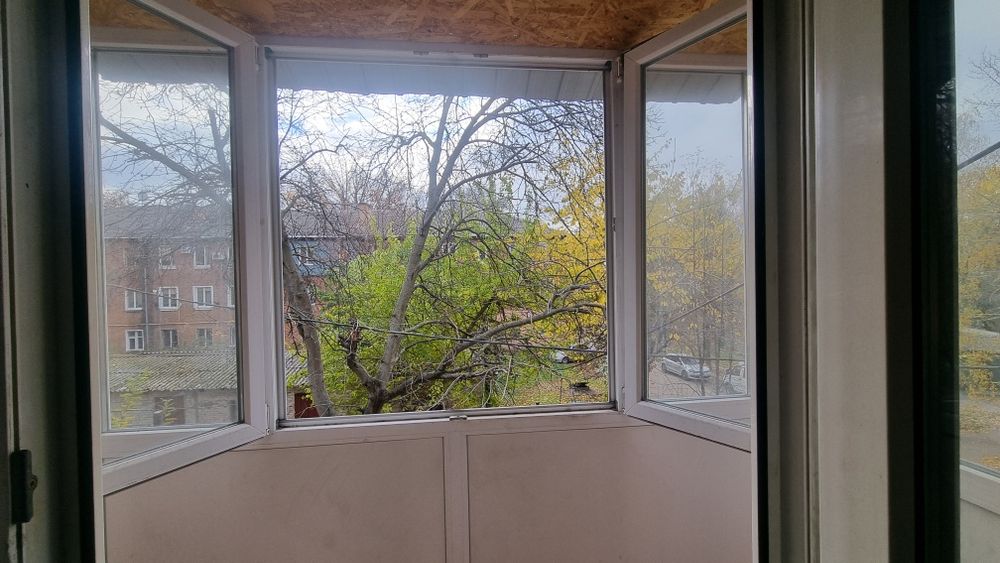 Продам  3 кімнатну квартиру центр окремий вхід 90 м.кв.