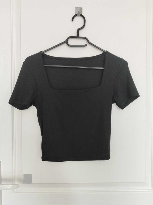 Czarny crop top New Yorker S/M – elastyczny materiał