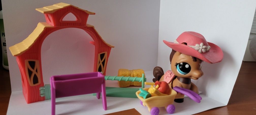 Littlest Pet Shop chodzący koń zestaw #2257