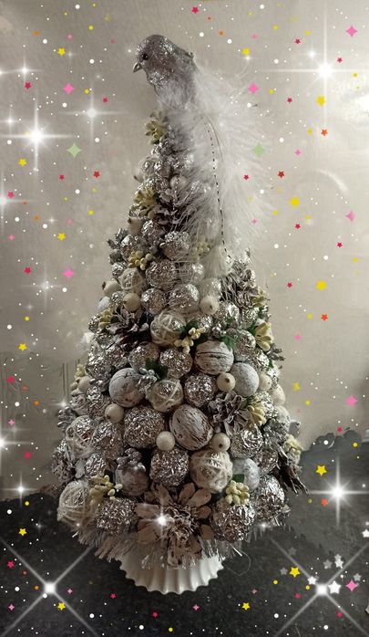 Ялинка , новорічний декор