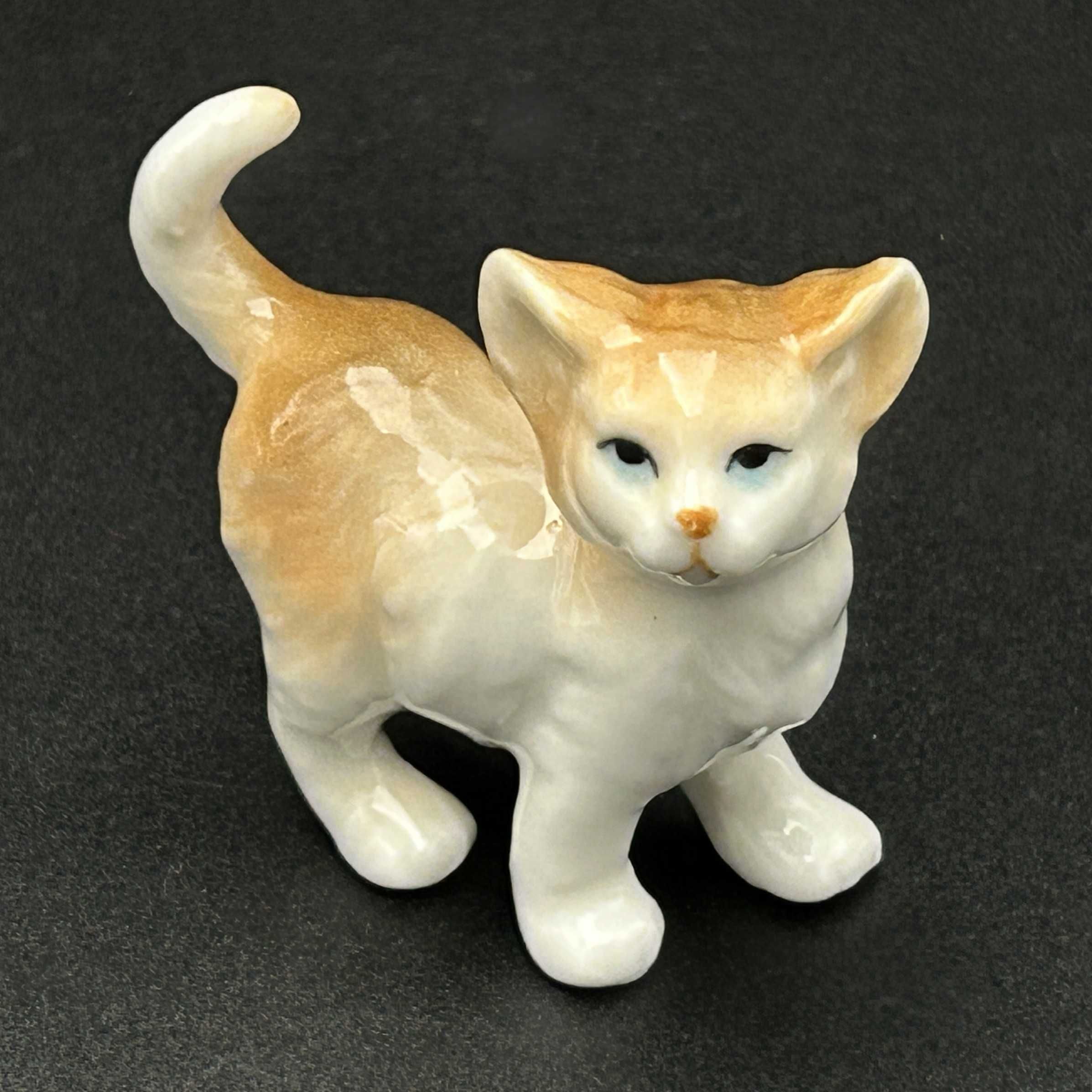 Figurka porcelanowa:” Kot- Kotek”