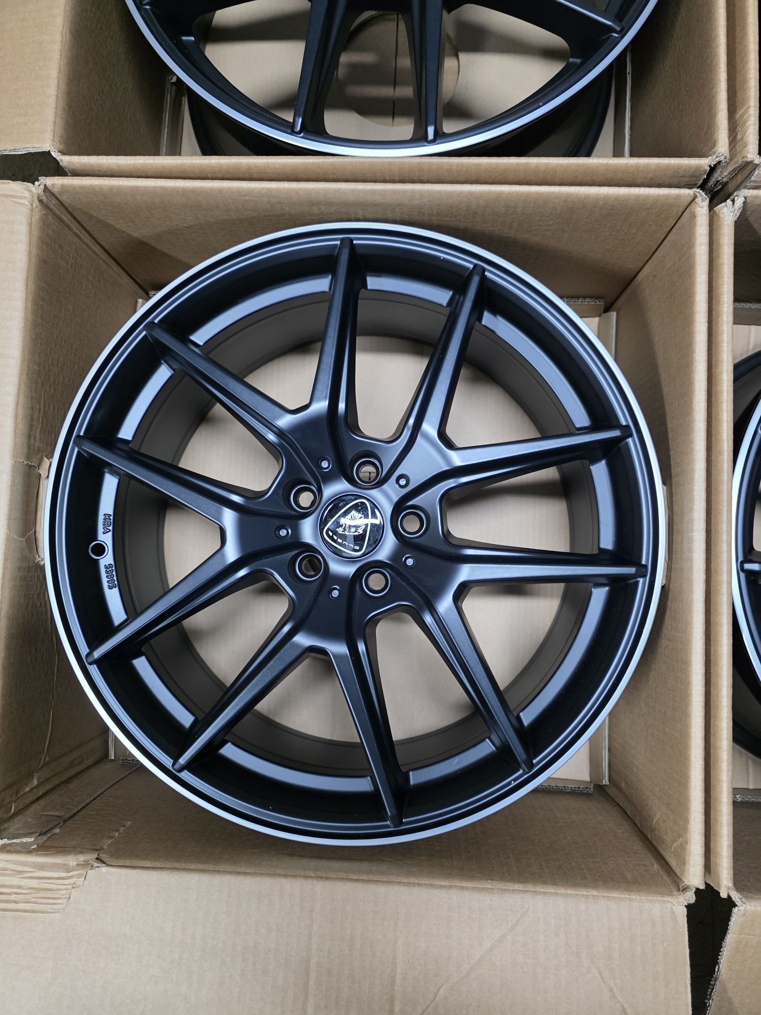 Komplet fabrycznie nowych alufelg ALUETT 5X108 R19.