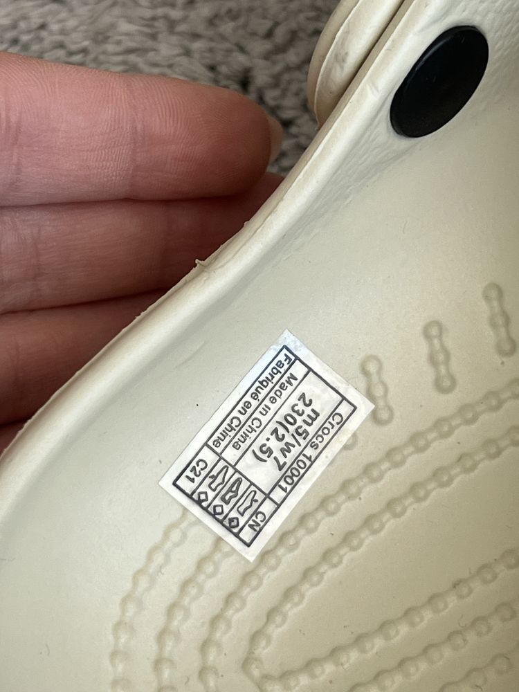Крокси Crocs 37 р M5 W7 бежеві шльопанці сабо 23,5 см