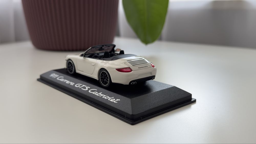 Porsche 911 Carrera GTS Cabriolet - Minichamps 1:43