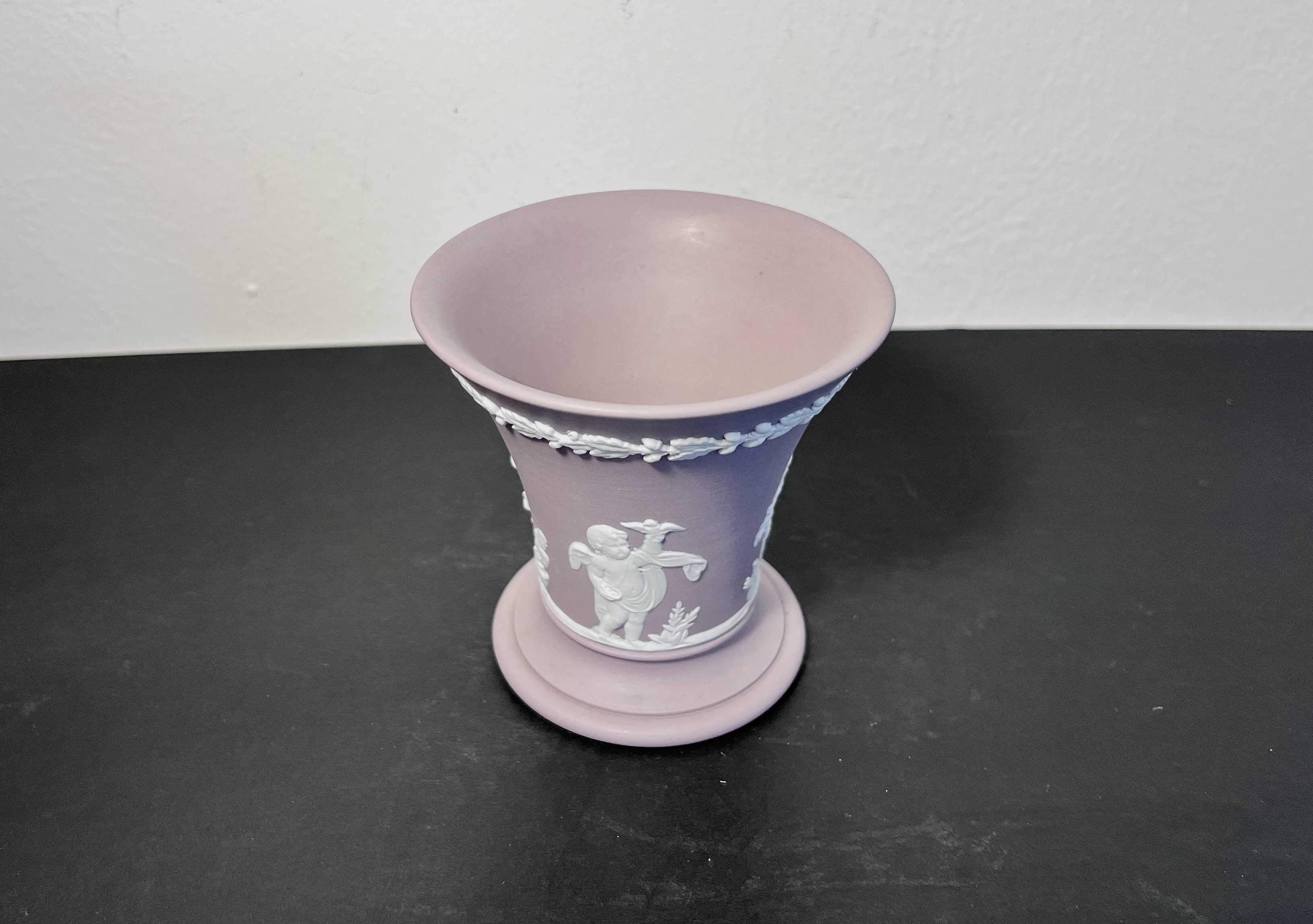 Wazonik/ wykałacznik Wedgwood Purple Jasperware starożytny Rzym amorki