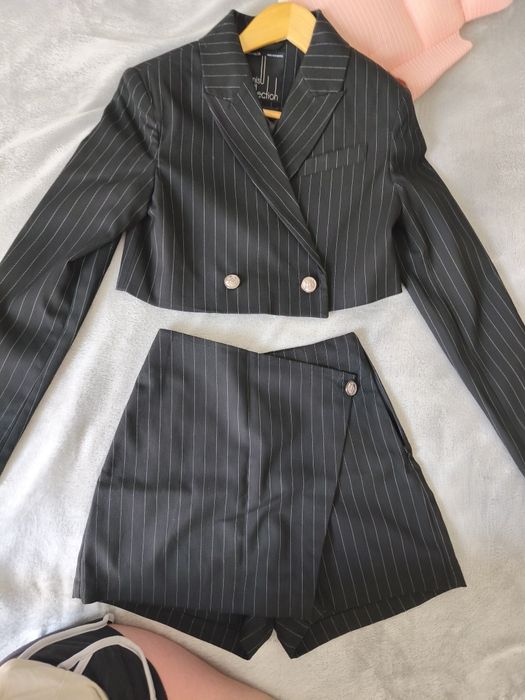 Костюм жіночий у смужку