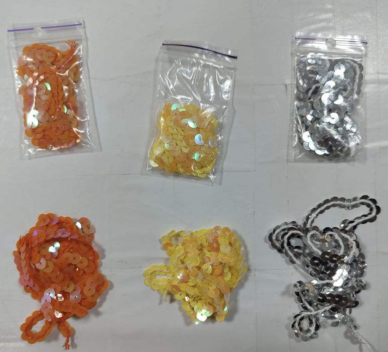 Пайетки на нити .