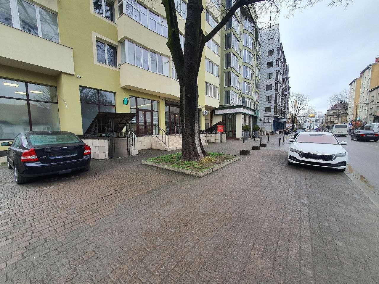 Терміново! Перша лінія - 196м² цоколь (506дол. м²)
