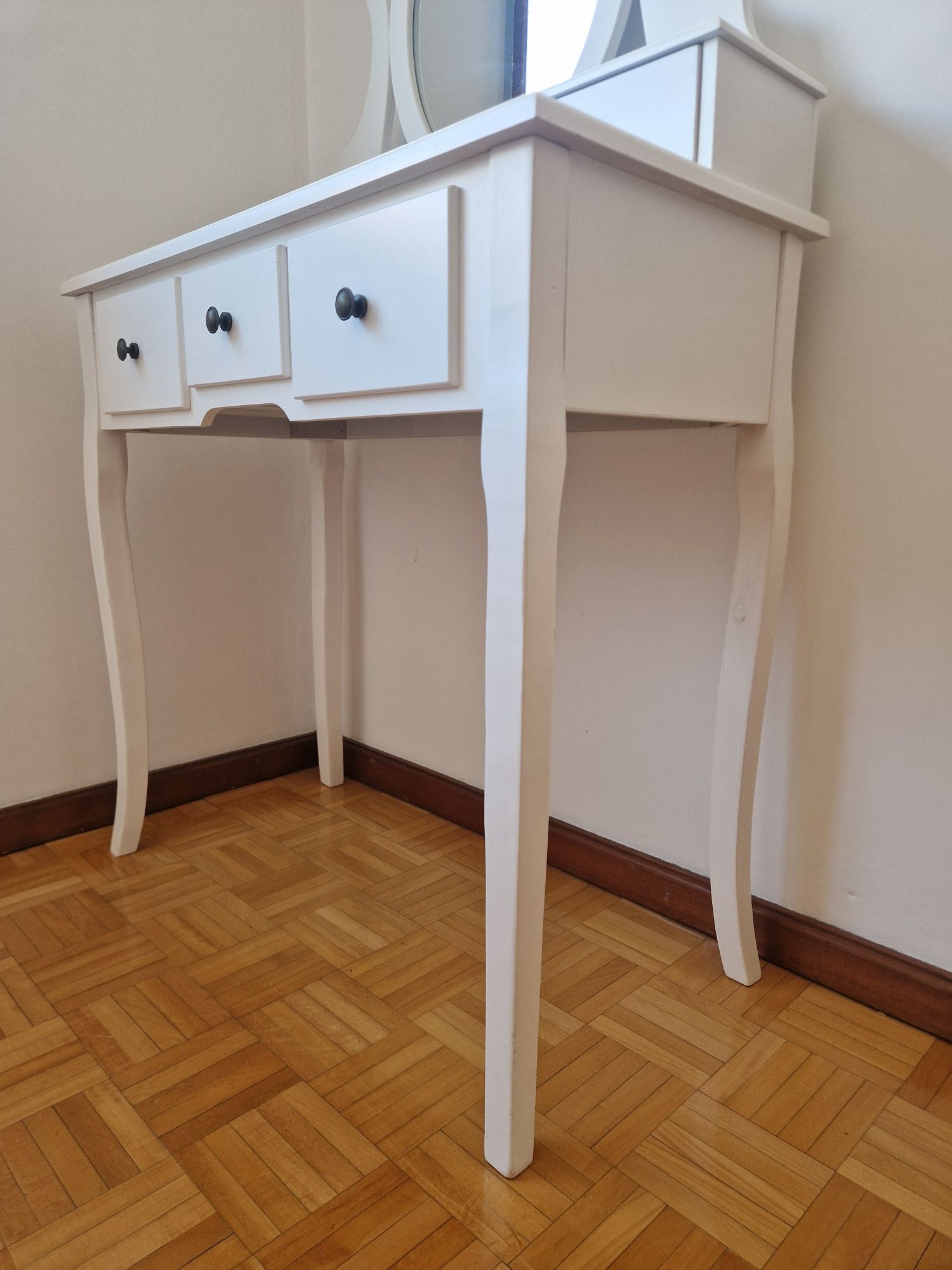 Toucador/Secretária elegante em branco
