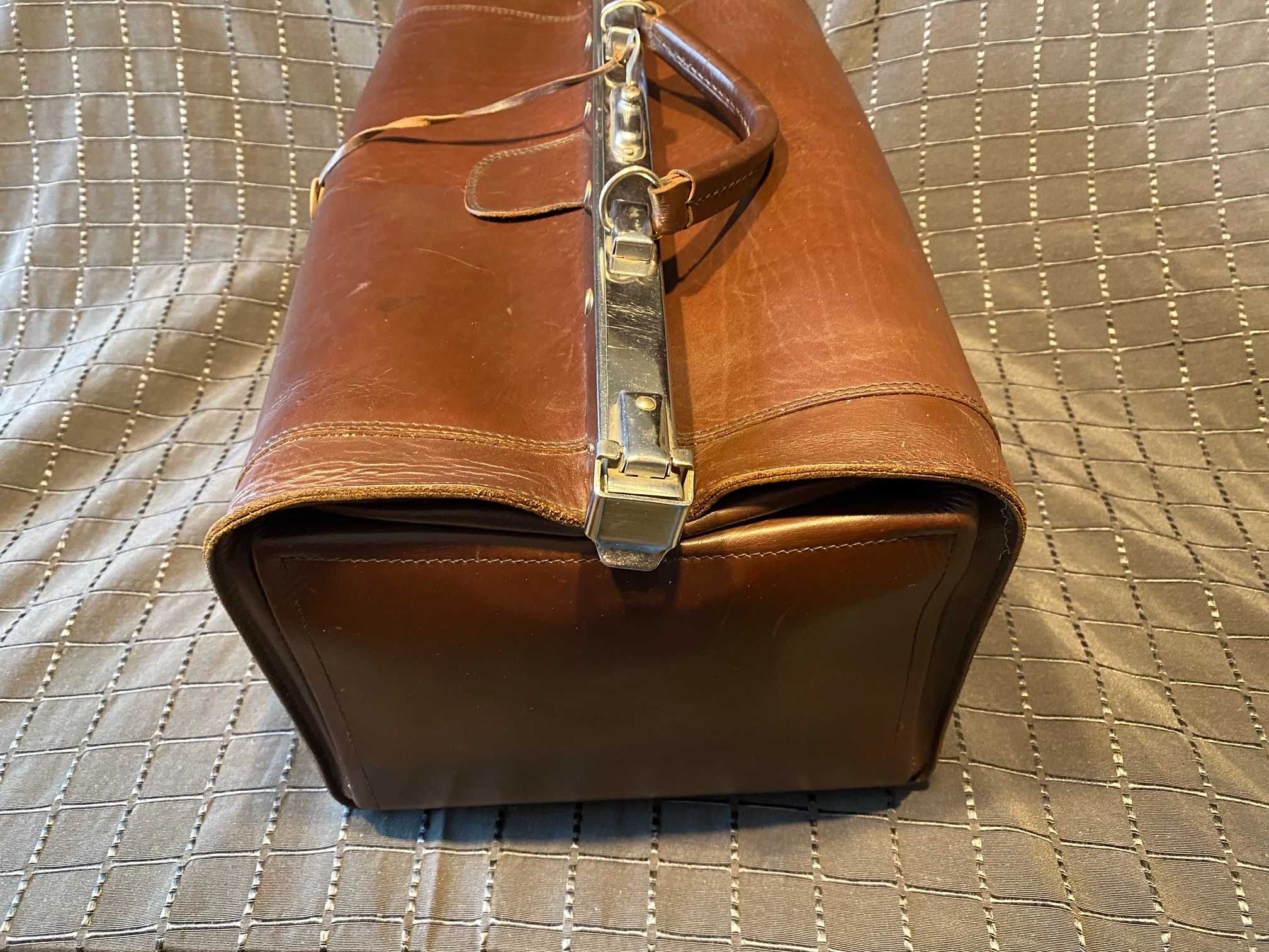 Kufer skórzany podróżny typu "lekarskiego"-używany