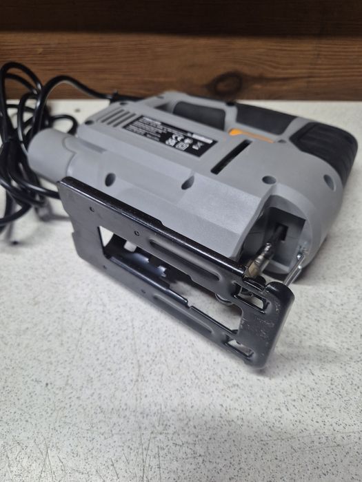 Titan Wyrzynarka 600W F66