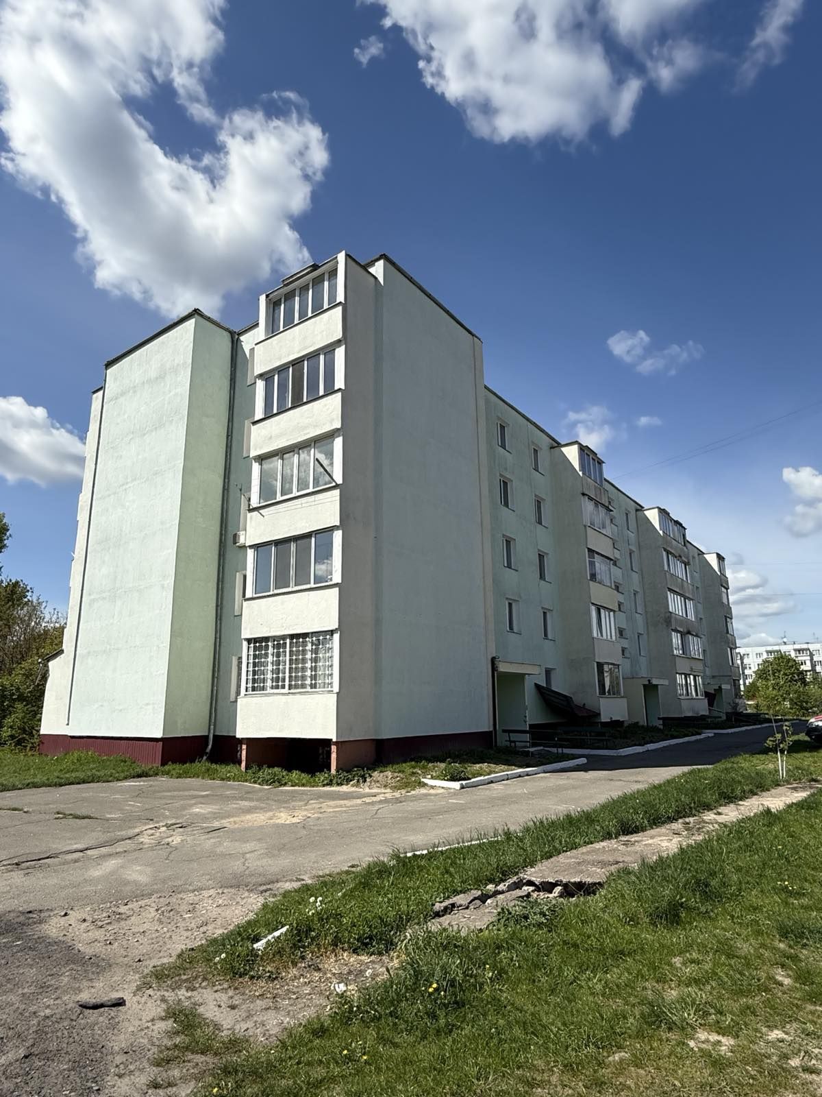 Продаж 4-х кімнатна по вулиці Прилуцька