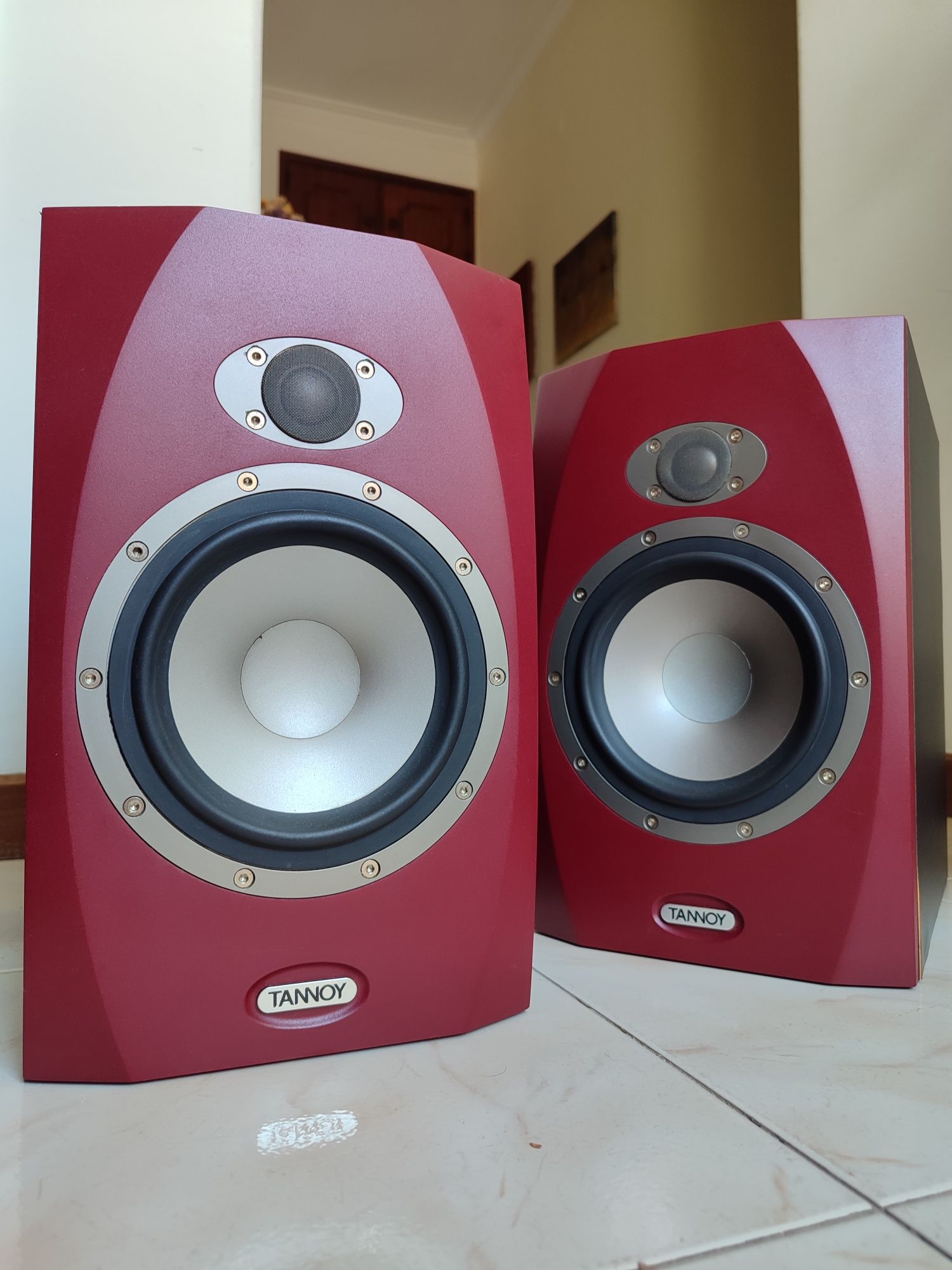 Monitores Tannoy reveal 6