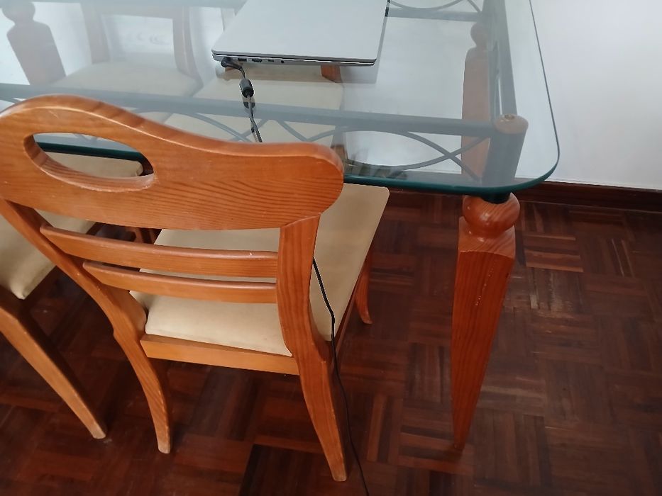 Mesa sala tampo vidro e ferro com 4 cadeiras