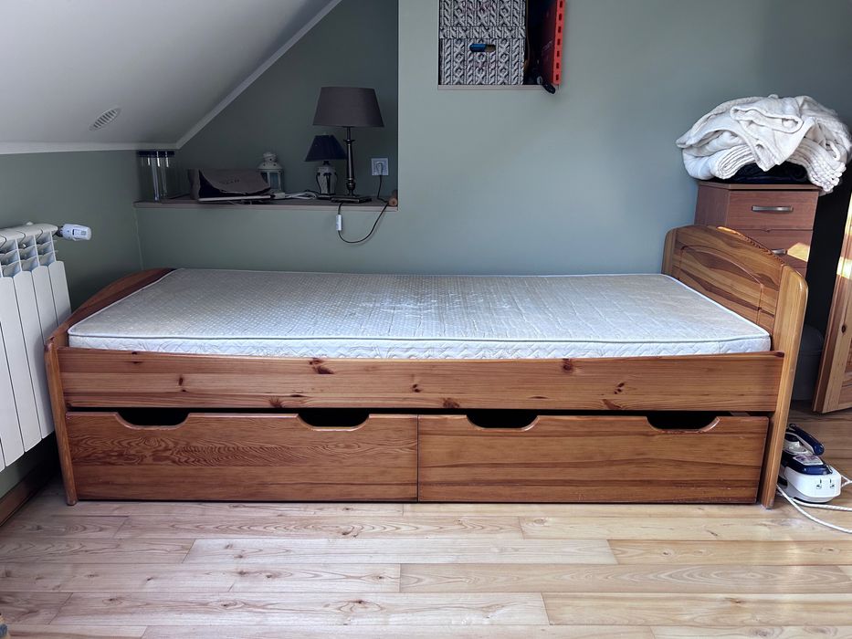 Łóżko sosnowe z szufladami i stelażem 90x200