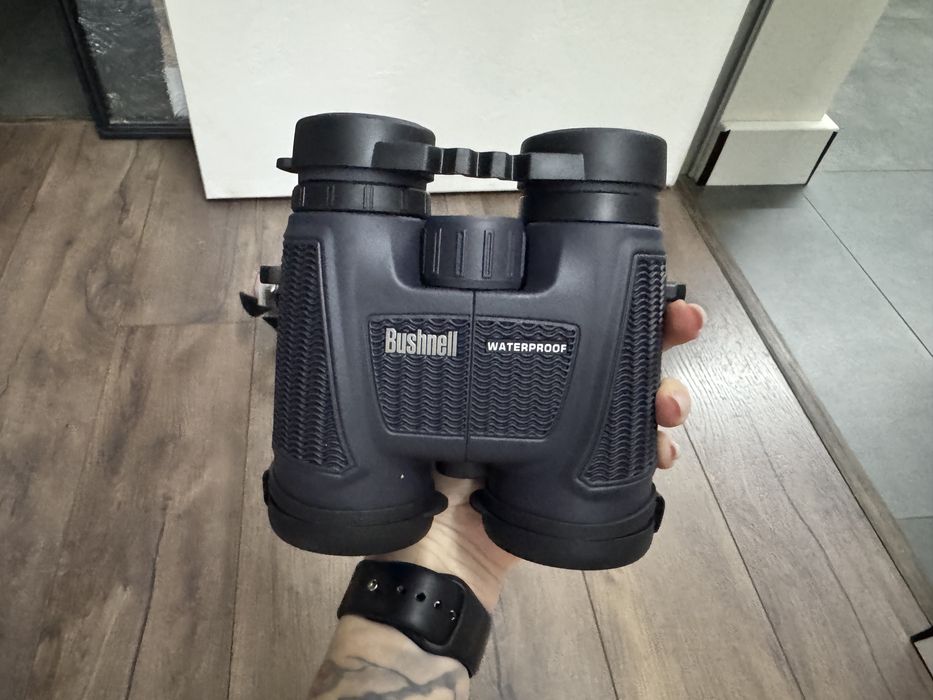 Бінокль Bushnell 8x42mm H2O Waterproof