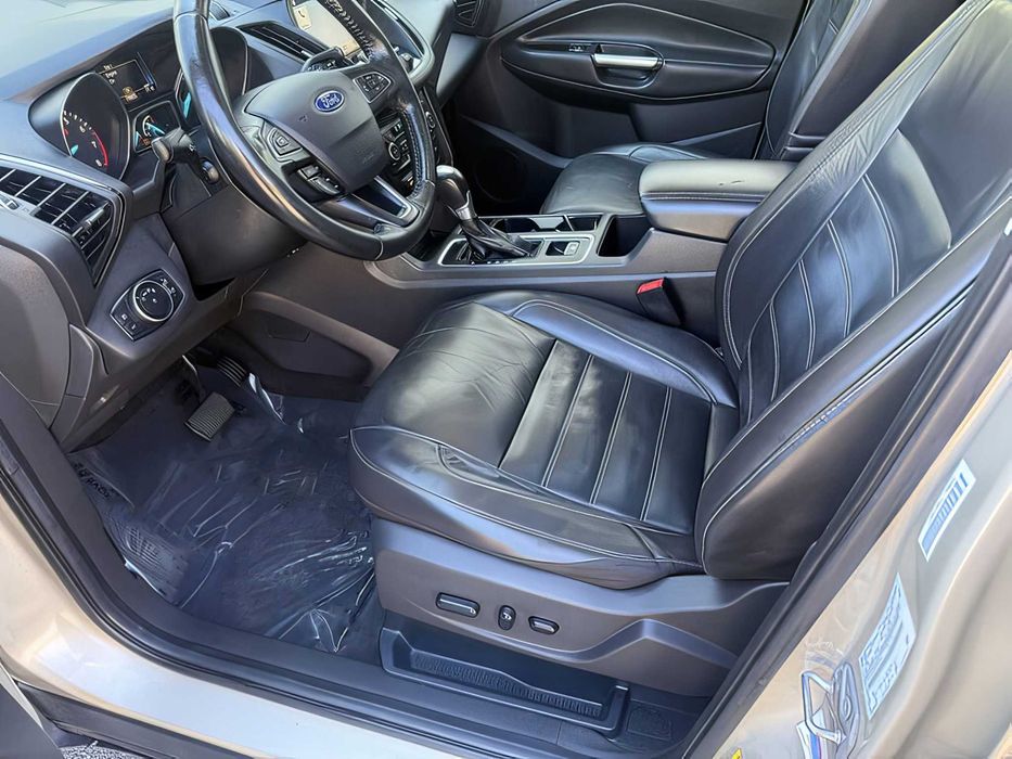 Ford Escape Titanium      2017