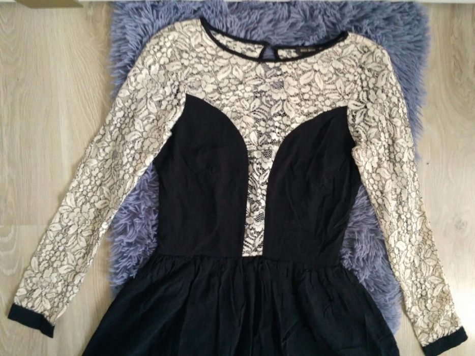 River Island czarna koronkowa rozkloszowana sukienka długie rękawy 8