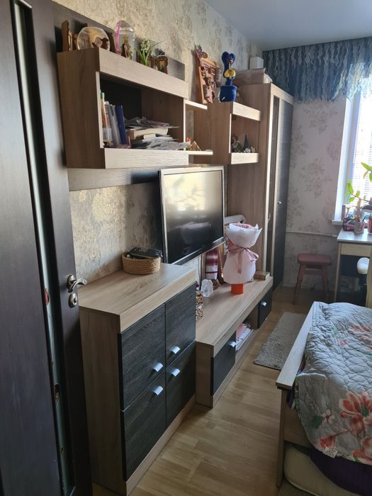 Стінка для вітальні чи дитячої кімнати