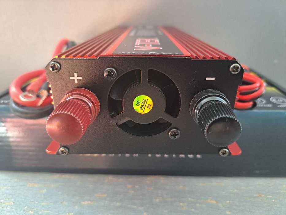 Инвертор 12V-220V преобразователь 2000W Інвертор с дисплеем