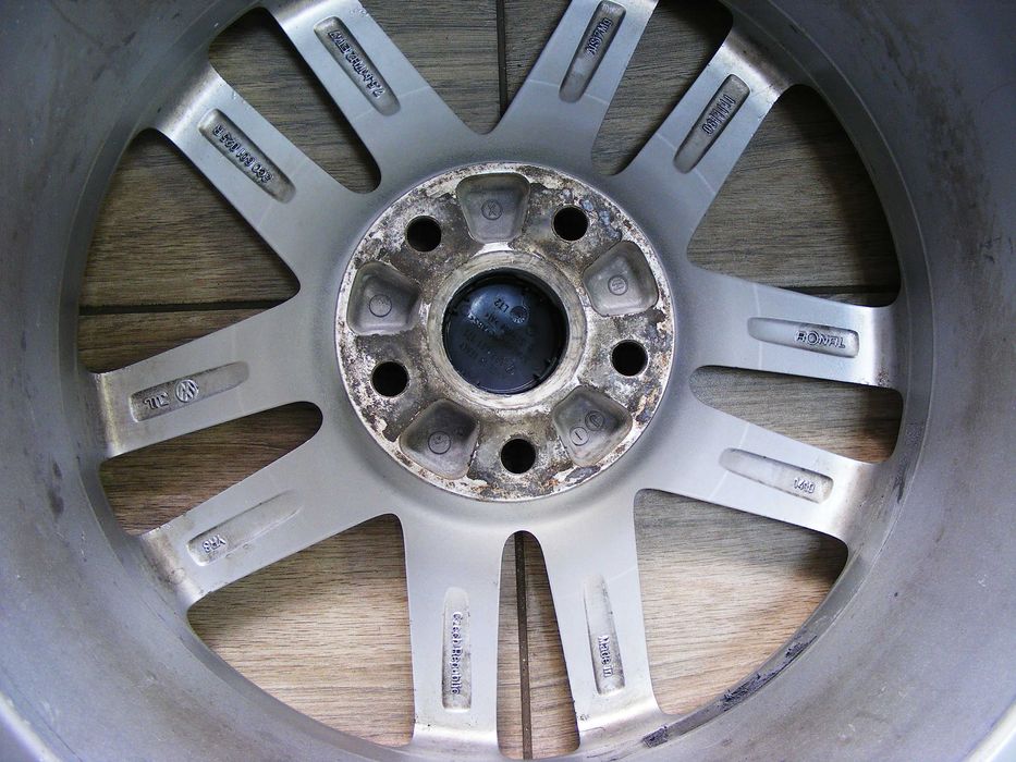 Диски R17 VW Passat Golf Touran Skoda A5 A7 Superb Seat Altea 5/112