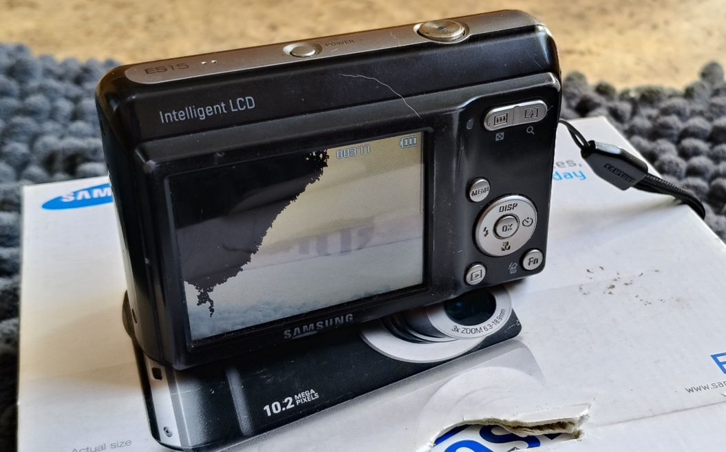 Samsung ES15 Aparat kompaktowy cyfrowy - zbity LCD ale działa