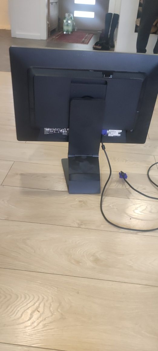 Monitor HP z kablami stan jak nowy. 24 cale,.tylko 8ms opóźnienia,60Hz