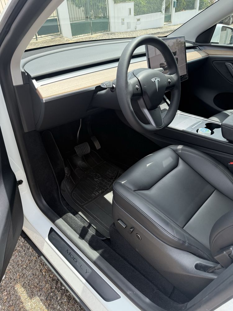 Tesla Y standard range